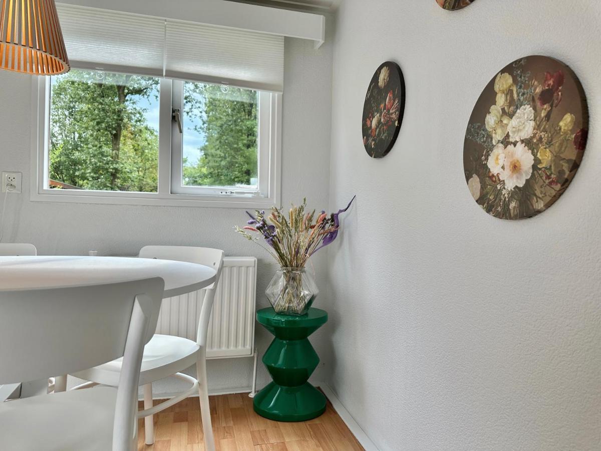 Gezellig Chalet Met 2 Slaapkamers En Zicht Op Het Water Erm Eksteriør billede