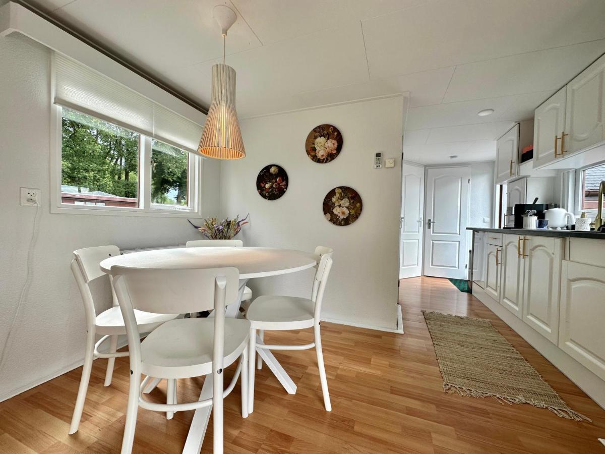 Gezellig Chalet Met 2 Slaapkamers En Zicht Op Het Water Erm Eksteriør billede
